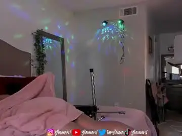 Chaturbate Live Sex Cam of yiauna