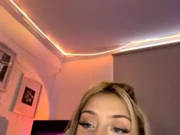 Chaturbate Live Sex Cam of sweeetbabyy22