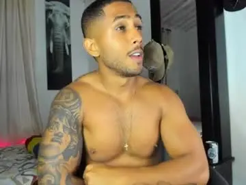 Chaturbate Best live sex cam show of lucaswattsons