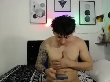 Chaturbate Live Sex Cam of thomas_and_lyan