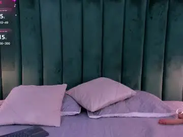 Chaturbate Live Sex Cam of raven_luxx