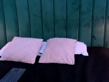 Chaturbate Live Sex Cam of raven_luxx