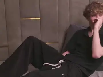 Chaturbate Sex Cam of curlytwinkboy