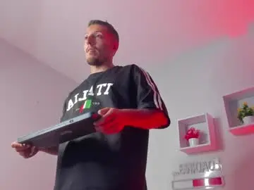 Chaturbate Live Porn of master_orion