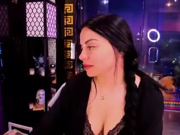 Chaturbate Live Sex Cam of alma_pearl
