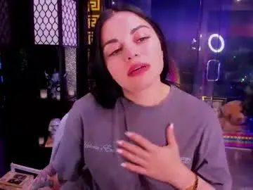 Chaturbate Live Sex Cam of alma_pearl