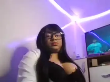 Chaturbate Live Sex Cam of lunadoll069