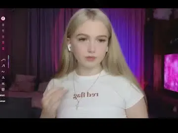 Chaturbate Live Sex Cam of small_blondee