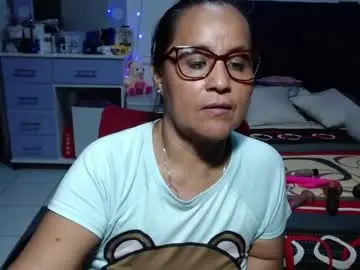Chaturbate Live Sex Cam of pervert_mommy_x