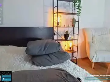 Chaturbate Live Sex Cam of lucylia_