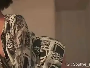 Chaturbate Live Sex Cam of sophye_ebanov