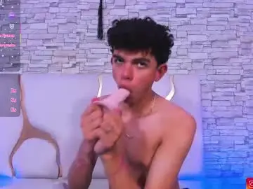 Chaturbate Live Sex Cam of keahi_tay