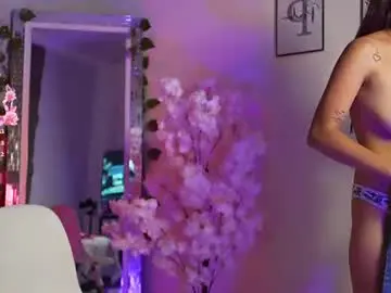 Chaturbate Nude Webcam of skinnylittlemommy
