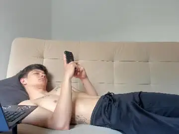Chaturbate Live Sex Cam of yizus_bonz