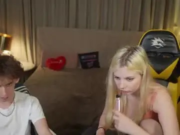 Chaturbate Live Sex Cam of kira0541