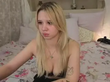 Chaturbate Live Sex Cam of mila_kinor