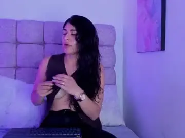 Chaturbate Live Porn of melodiroux_
