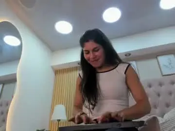 Chaturbate Live Porn of melodiroux_