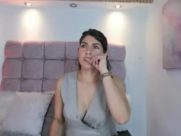 Chaturbate Watch Live Sex Cams of melodiroux_