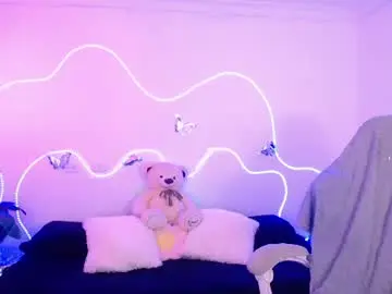 Chaturbate Live Sex Cam of mia_cute_girl