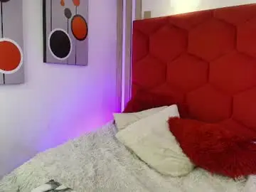 Chaturbate Live Sex Cam of zaira_foox
