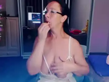Chaturbate Sex Cam of celine_faer1