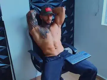 Chaturbate Live Sex Cam of mike_belle