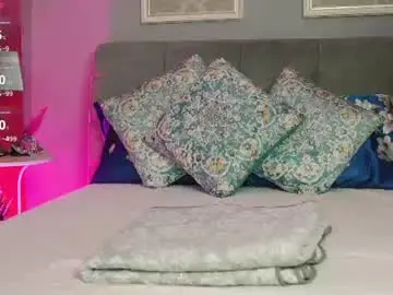 Chaturbate Sex Chat of mira_glow