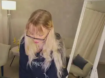 Chaturbate Live Sex Cam of eevamarie