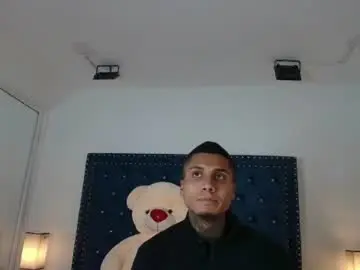 Chaturbate Live Porn of damian_and_roxanne