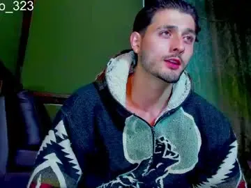 Chaturbate Live Sex Cam of alejo_323__
