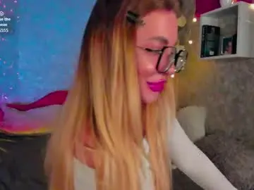Chaturbate Live Sex Cam of holly_molly8