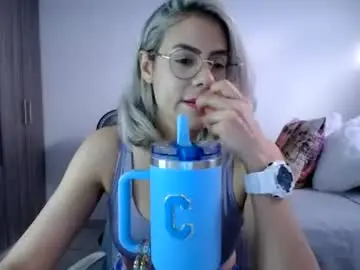 Chaturbate Live Sex Cam of candydowson1