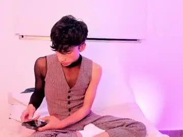 Chaturbate Live Sex Cam of erick_velveth