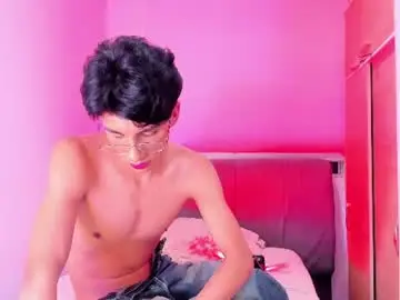 Chaturbate Live Sex Cam of erick_velveth