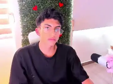 Chaturbate Nude Webcam of erick_velveth