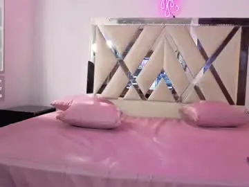 Chaturbate Live Sex Cam of milah_tay