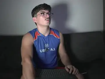 Chaturbate Live Sex Cam of simoon_01
