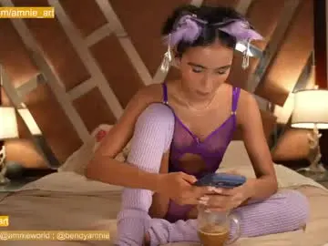 Chaturbate Best live sex cam show of amnie_