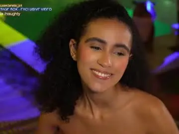 Chaturbate Live Sex Cam of amnie_