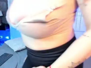 Chaturbate Live Sex Cam of charlotte_whitee1