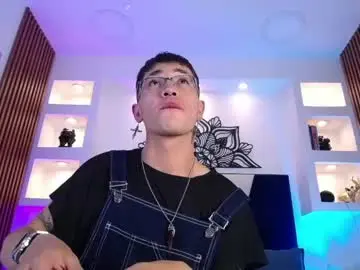 Chaturbate Nude Webcam of dominik_blake