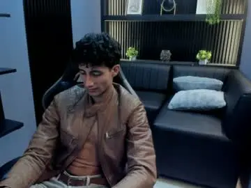 Chaturbate Free Live Porn of maximo_romano
