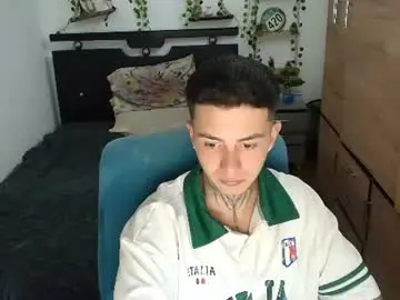 Chaturbate Live Sex Cam of santi_ss