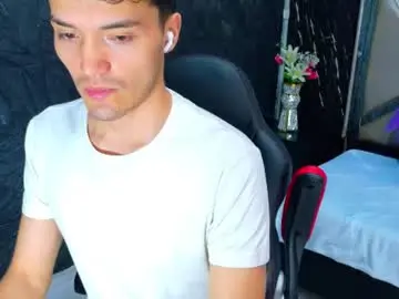 Chaturbate Live Sex Cam of aron_darkx