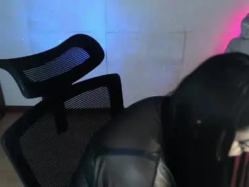 Chaturbate Free Porn Cam of emili_evans_