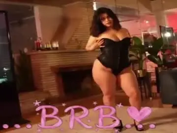 Chaturbate Live Sex Cam of mia_helll