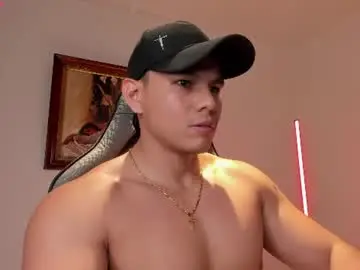 Chaturbate Live Sex Cam of roy__constance