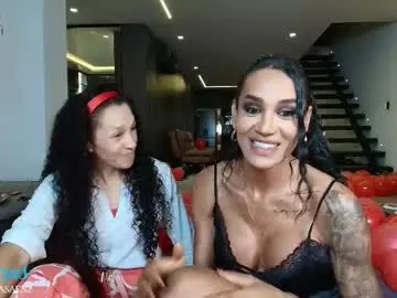 Chaturbate Live Sex Cam of sweetlaurasaenz
