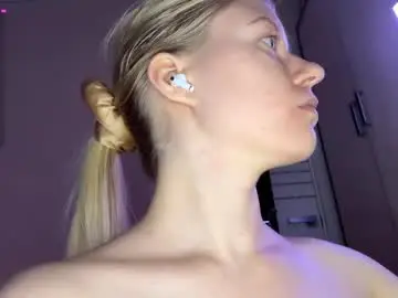 Chaturbate Live Sex Cam of ednadennis